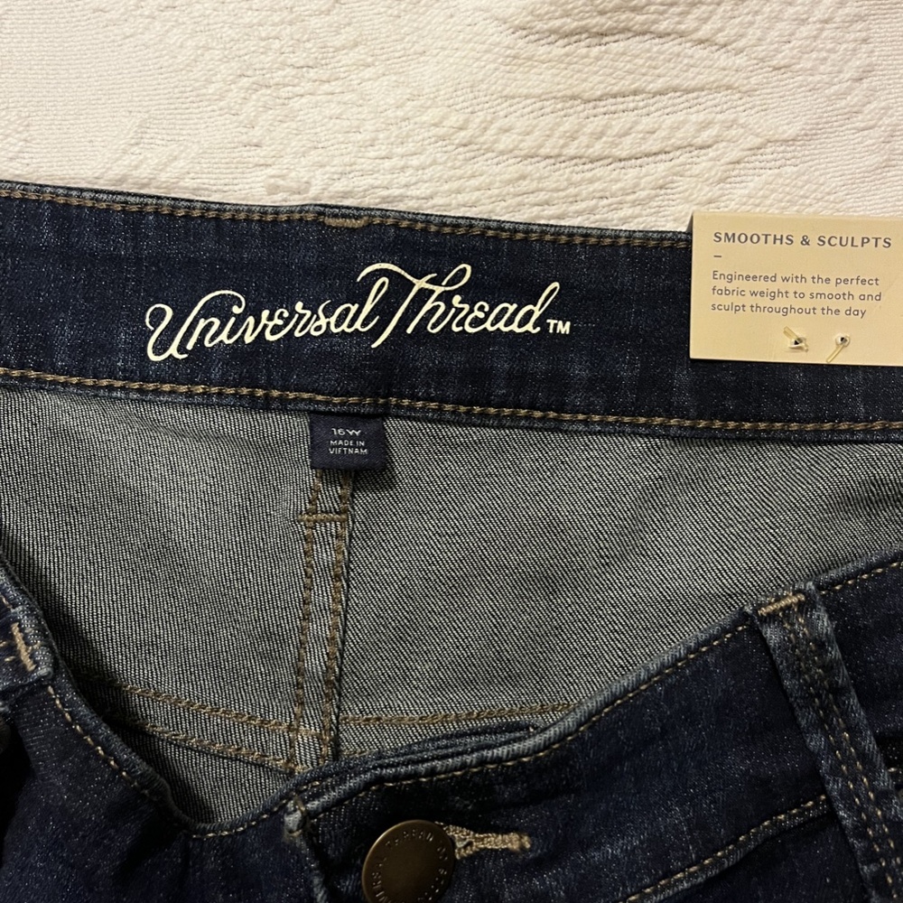 NEW WITH TAGS Denim jean distressed shorts - Picture 4 of 7
